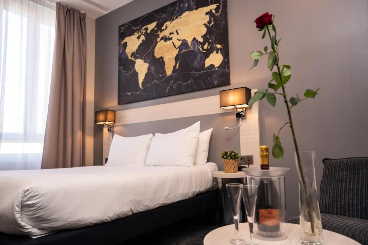 Hotel Univers Nice 4*,  France