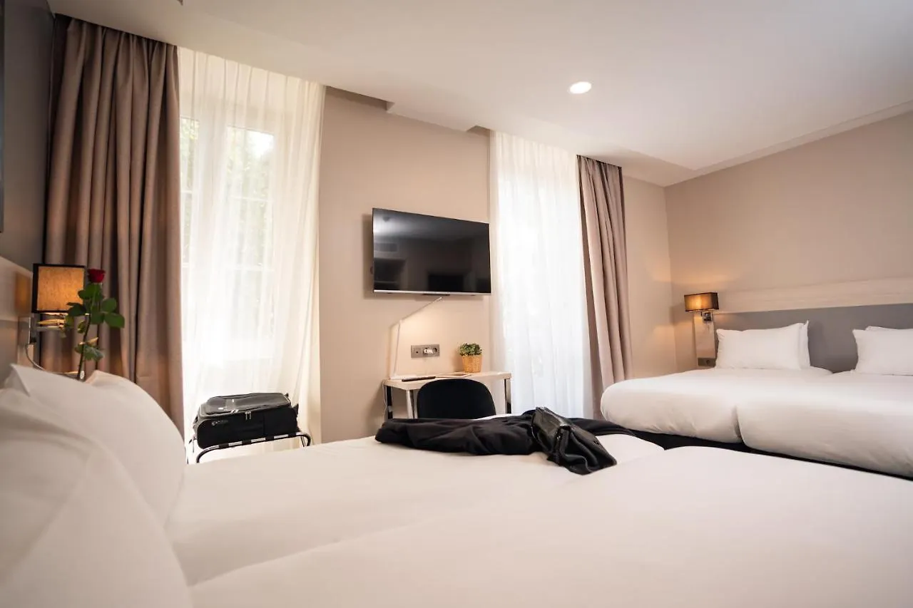 Hotel Univers Nice 4*,