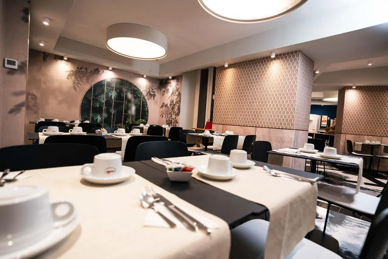 Hotel Univers Nice 4*,