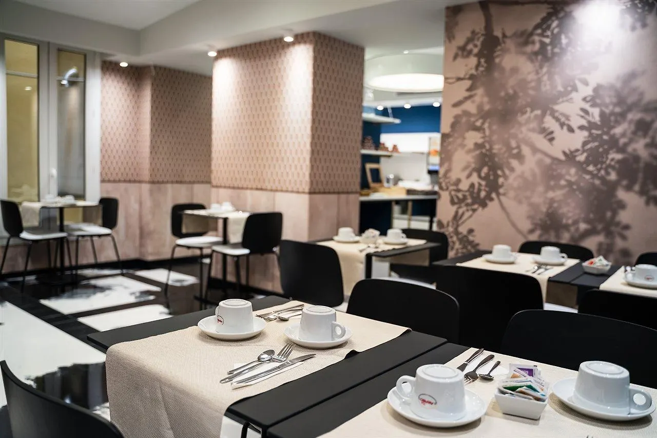 Hotel Univers Nice 4*,